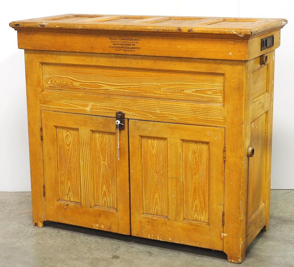 Lot 401: Wilson's Cabinet Creamery milk cooler/dispenser