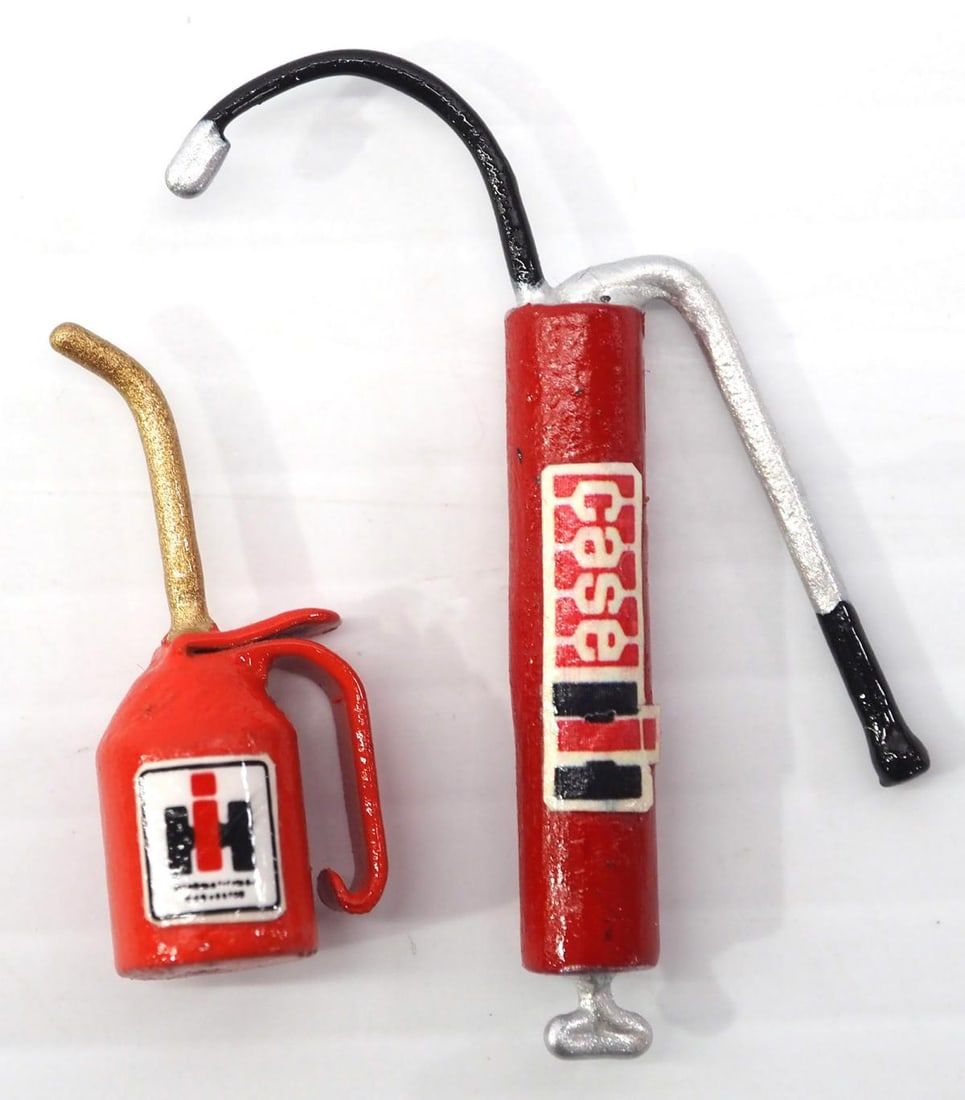 Lot 422: Miniature Case IH oil can and grease gun