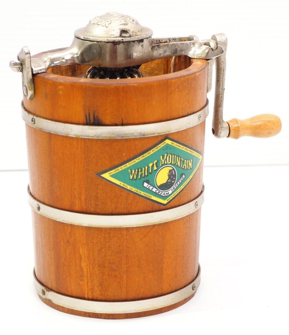 Lot 465: White Mountain Junior 1-pint ice cream freezer