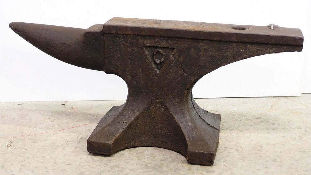 Lot 714: 104 lb Columbia anvil