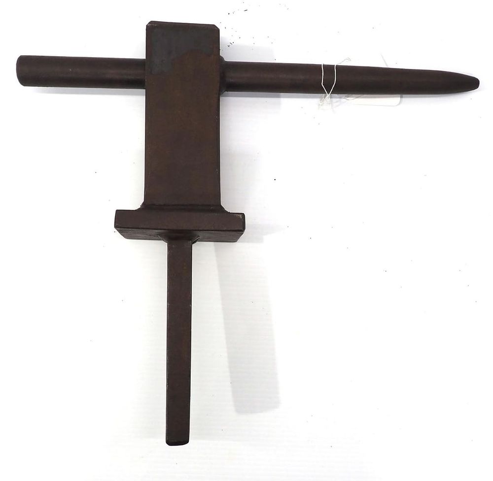 Lot 724: Unusual blacksmith hardy
