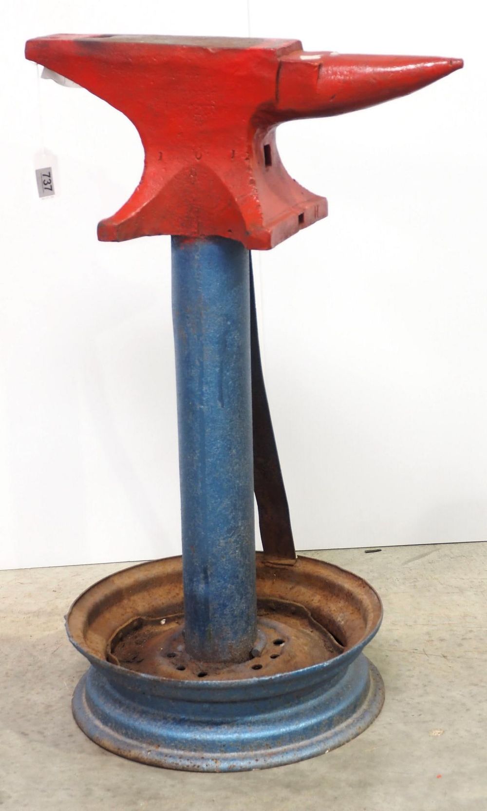 Lot 737: 113 lb Peter Wright anvil