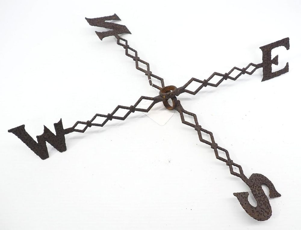 Lot 755: Cast iron graduated diamond directionals