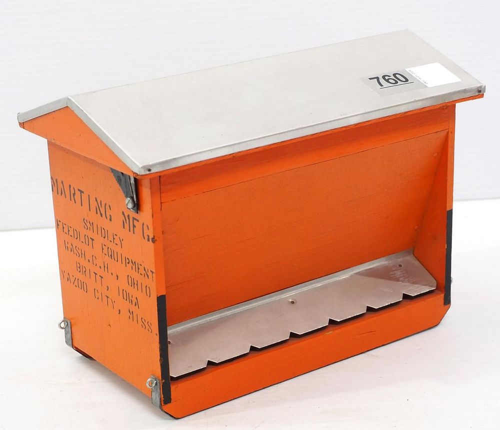 Lot 760: Salesman sample Smidley hog feeder