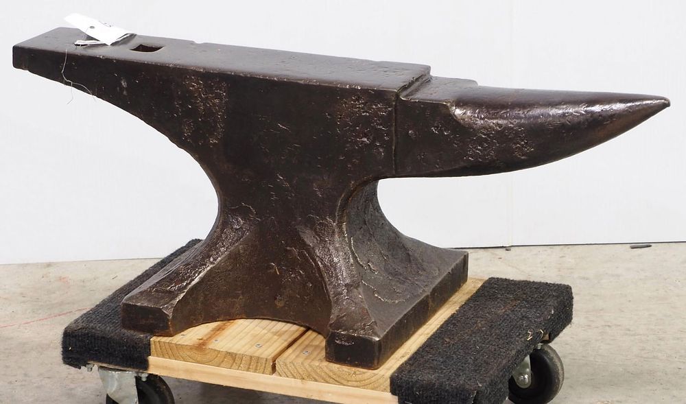 Lot 765: 157 lb Columbian anvil