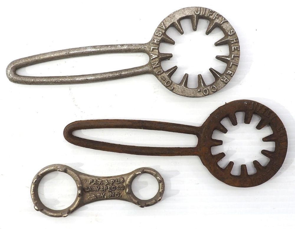 Lot 831: (3) Hand corn shellers
