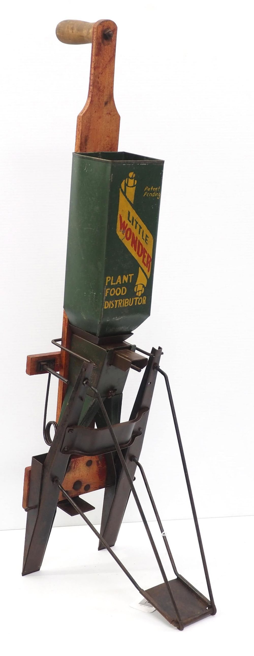 Lot 877: Little Wonder Plant Food Distributor