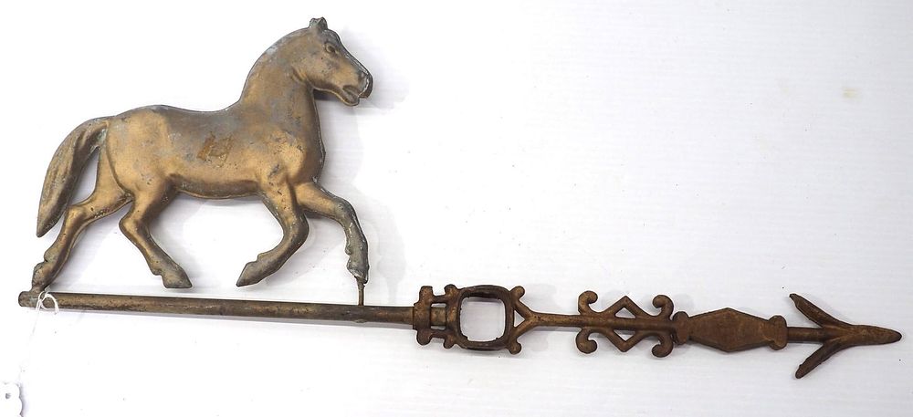 Lot 894: Goshen coffin-front trotting horse weathervane