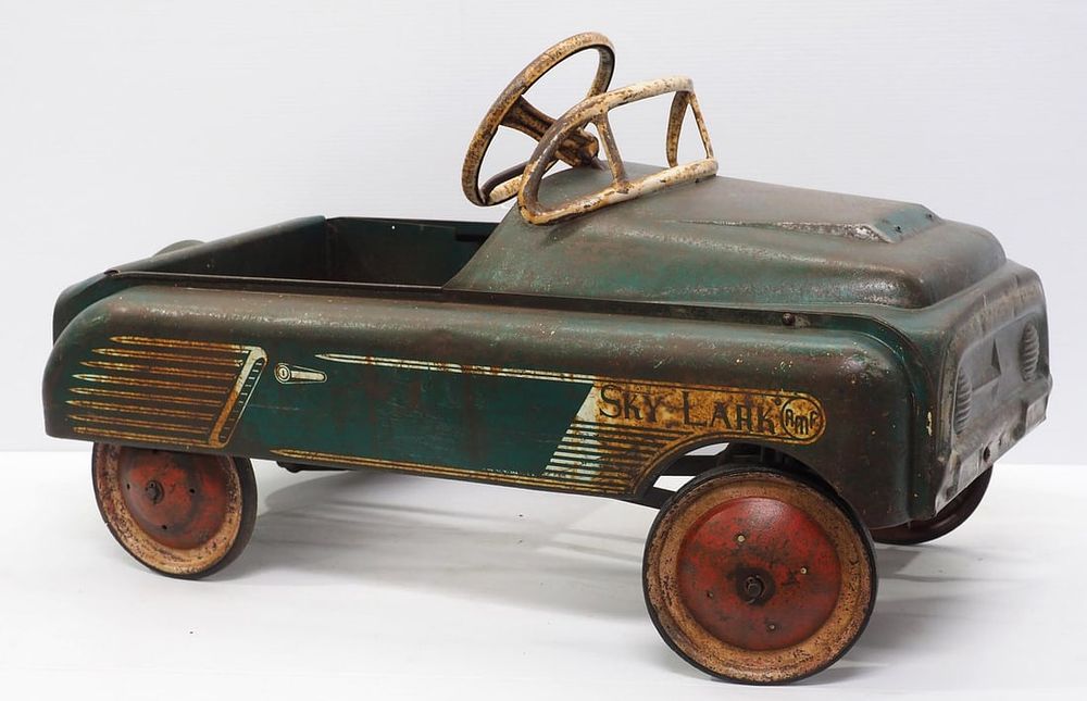 Lot 1294: AMF Sky Lark child's pedal car with original paint