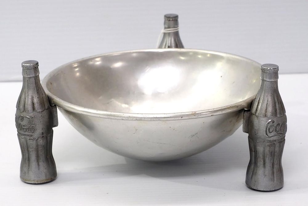 Lot 1397: Coca Cola pretzel bowl