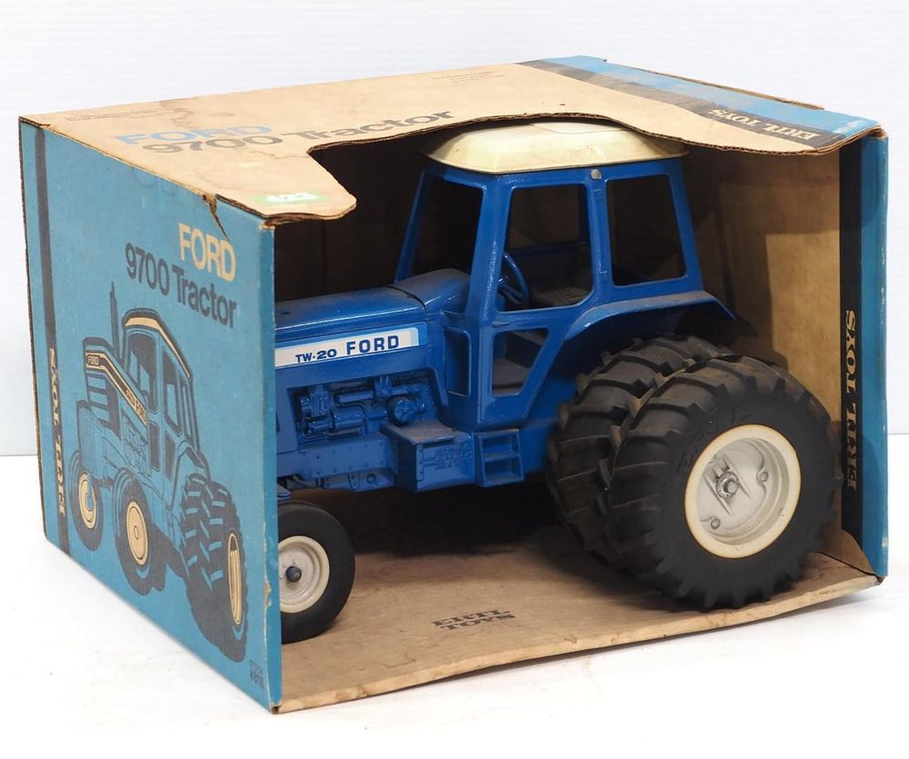 Lot 423: NIB Ertl 1/12 scale Ford 9700 Tractor