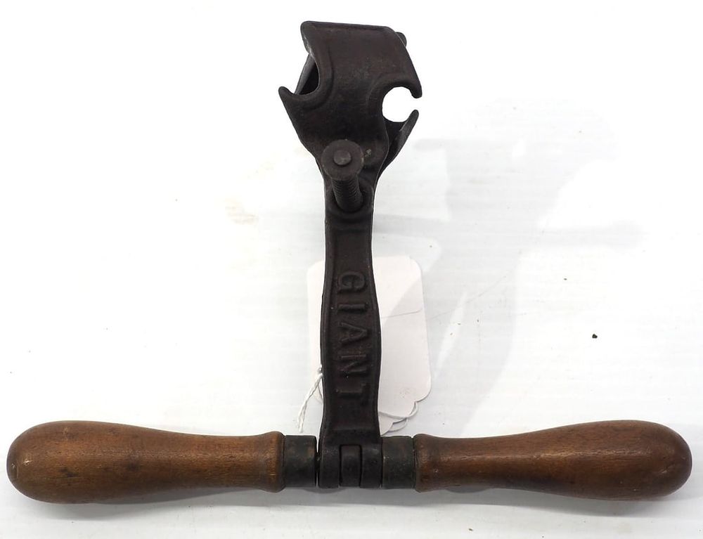 Lot 768: Little Giant cast iron T-handle corn sheller