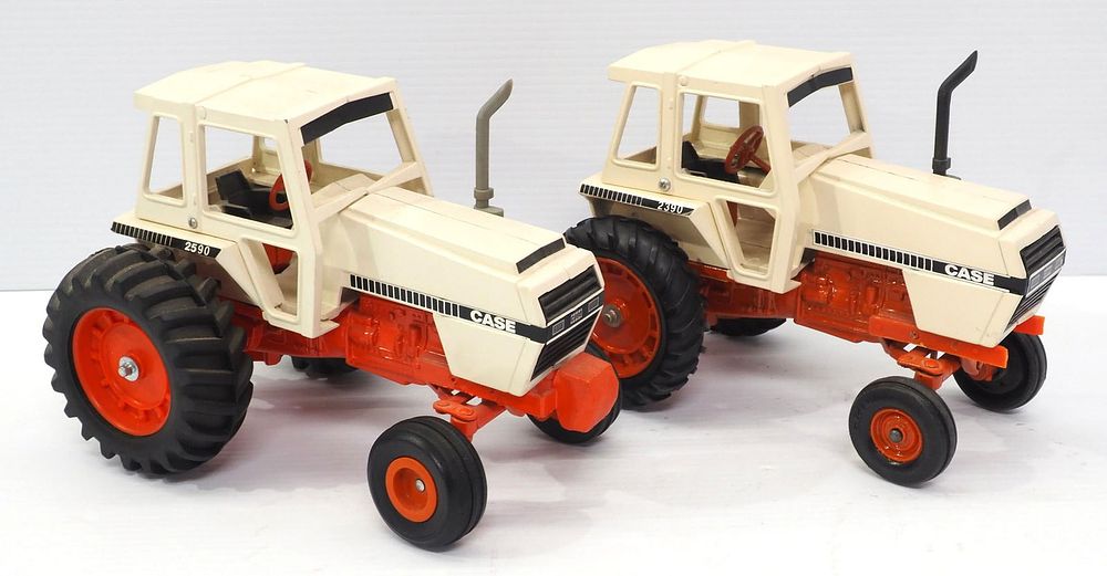 Lot 65: (2) Ertl Case Tractors