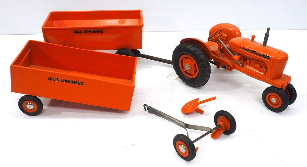 Lot 82: Allis Chalmers Tractor & (2) Wagons