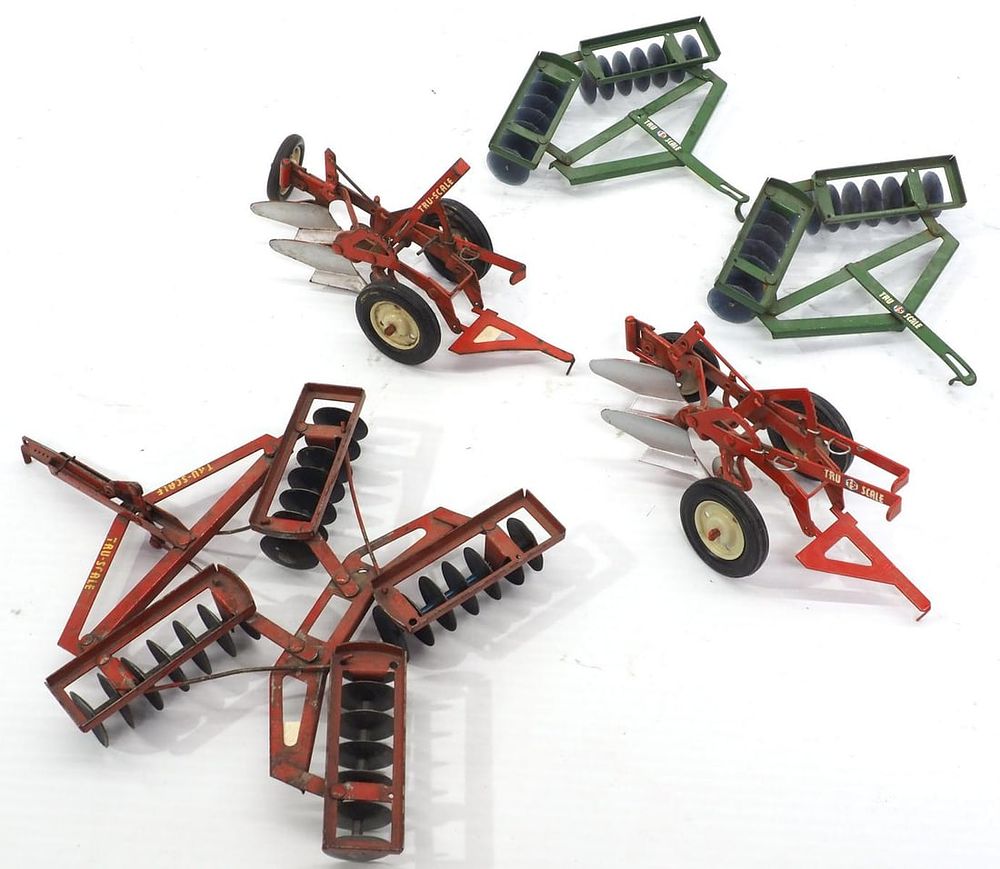 Lot 123: (5) Tru-Scale Implements