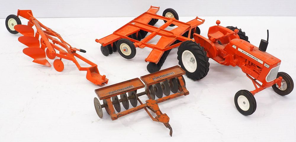 Lot 134: Allis Chalmers D15 Tractor, Discs & Plow