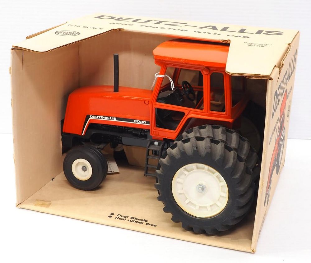 Lot 148: Ertl Deutz-Allis 8030 Tractor with Cab