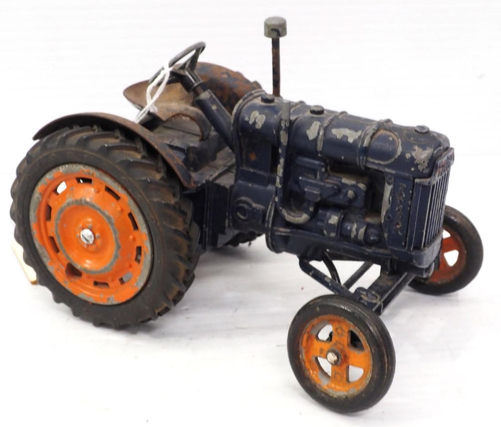 Lot 178: Chad Valley Fordson Major E27N Tractor