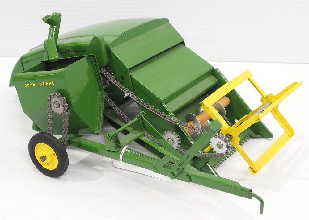Lot 191: Ertl John Deere Pull-Type Combine