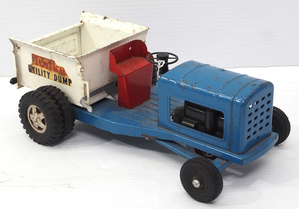 Lot 206: Tonka Utility Dump Tractor