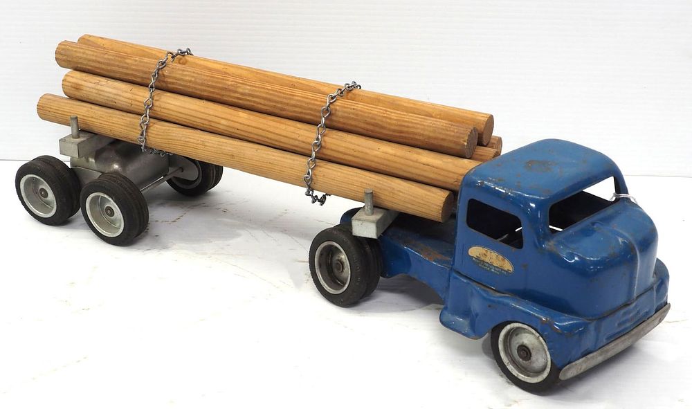 Lot 207: Tonka Log Carrier Truck