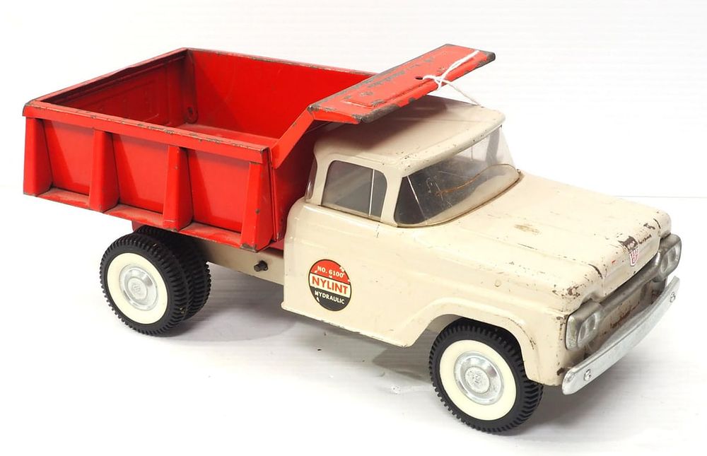 Lot 216: Nylint No.6100 Hydraulic Dump Truck