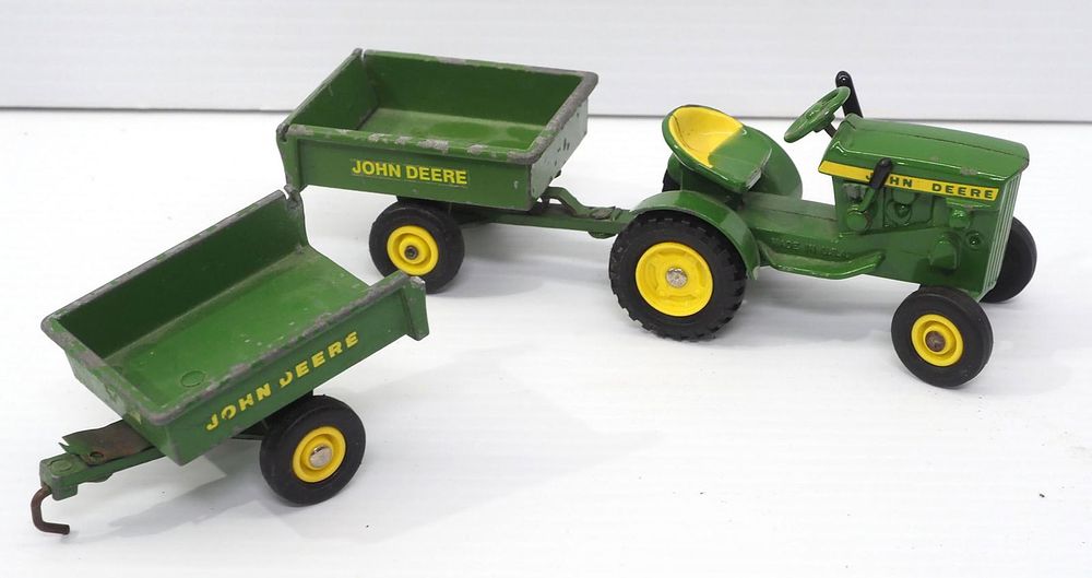 Lot 251: John Deere Lawn & Garden Tractor & (2) Wagons