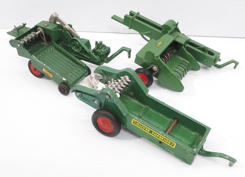 Lot 260: (3) Slik Oliver Implements