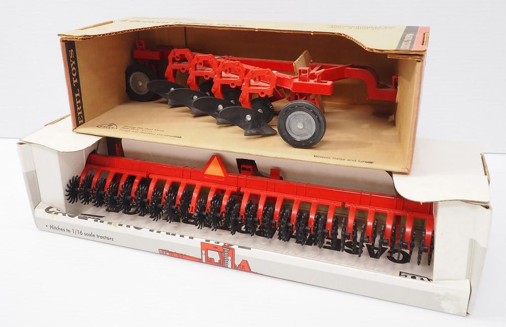 Lot 277: (2) Ertl Implements