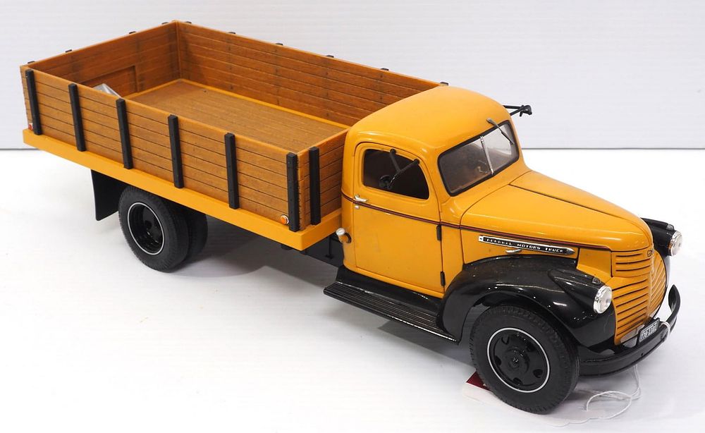Lot 307: Highly-detailed GMC Hydraulic Dump Truck