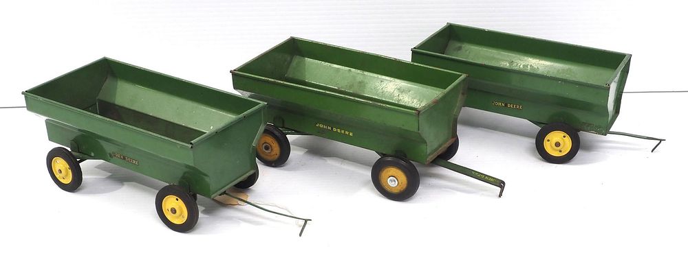 Lot 316: (3) Ertl John Deere Flare Box Wagons