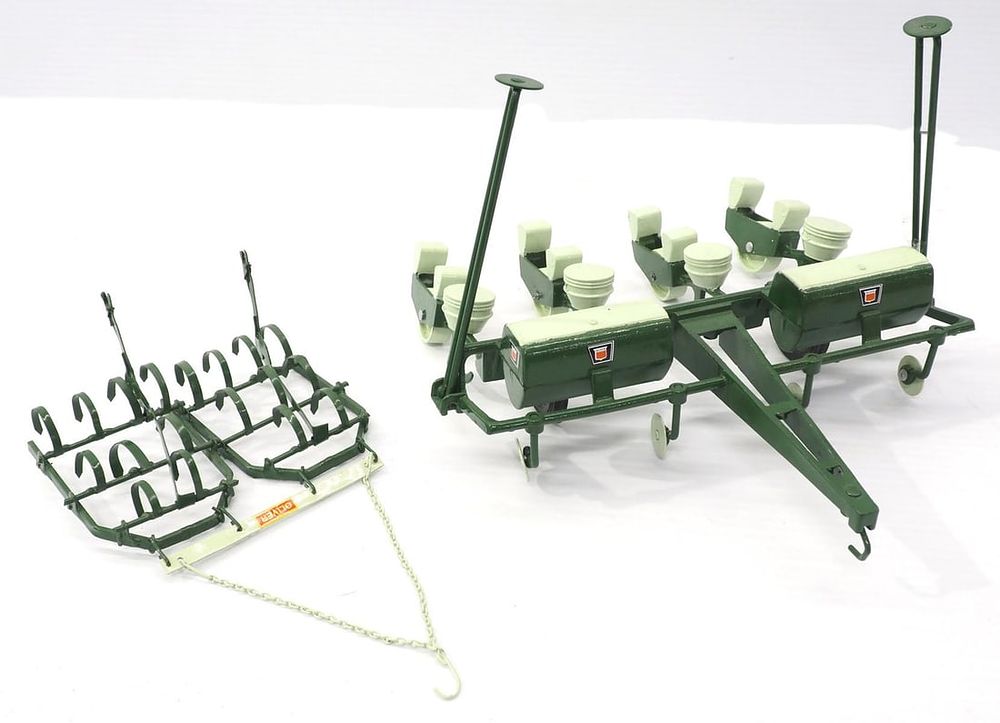 Lot 339: (2) Oliver Implements
