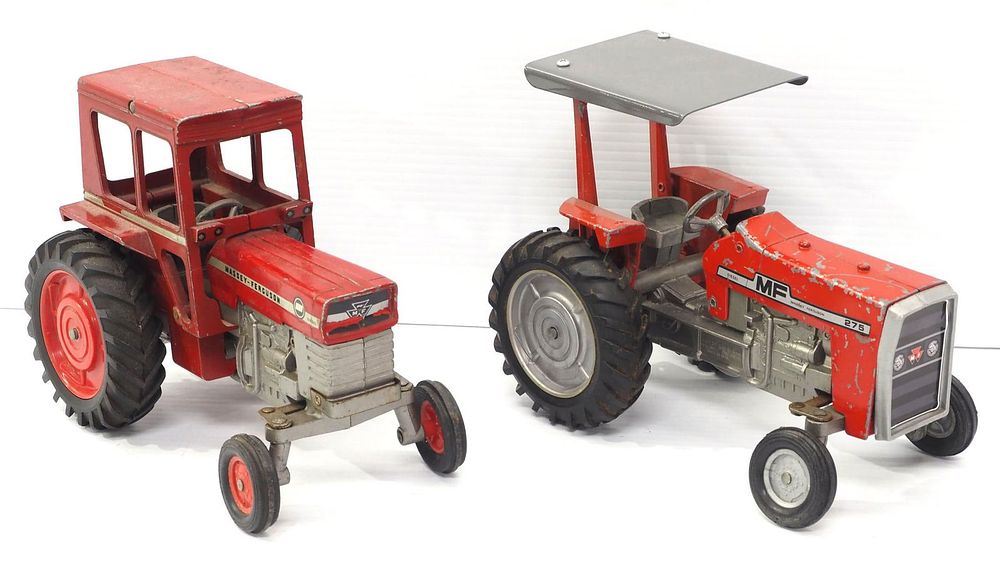 Lot 345: (2) Ertl Massey Ferguson Tractors