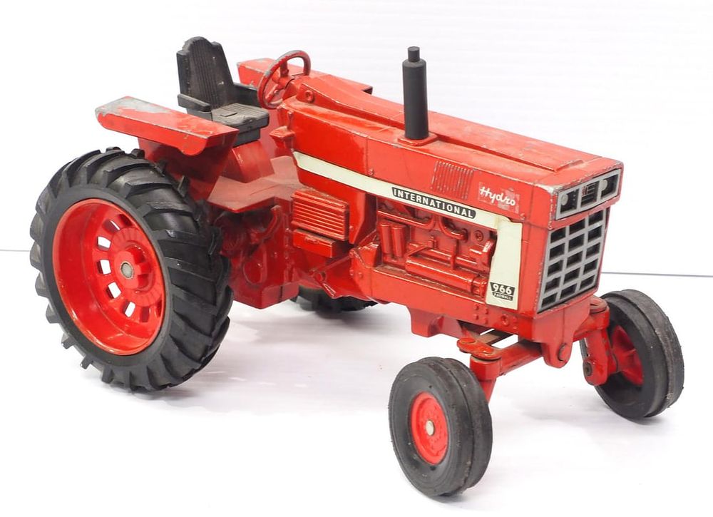 Lot 348: International 966 Hydro Tractor