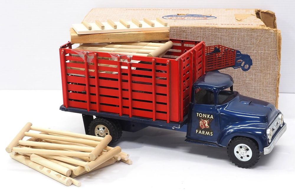 Lot 385: Tonka No.202 Stock Farm Truck