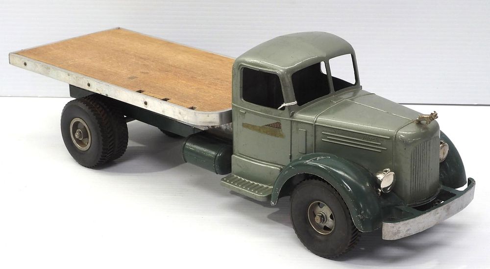 Lot 388: Smith Miller Mack Flatbed Truck