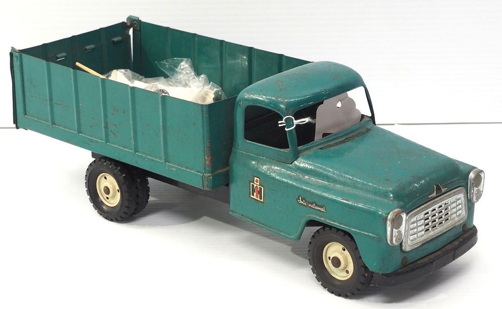 Lot 420: Tru-Scale International Grain Truck