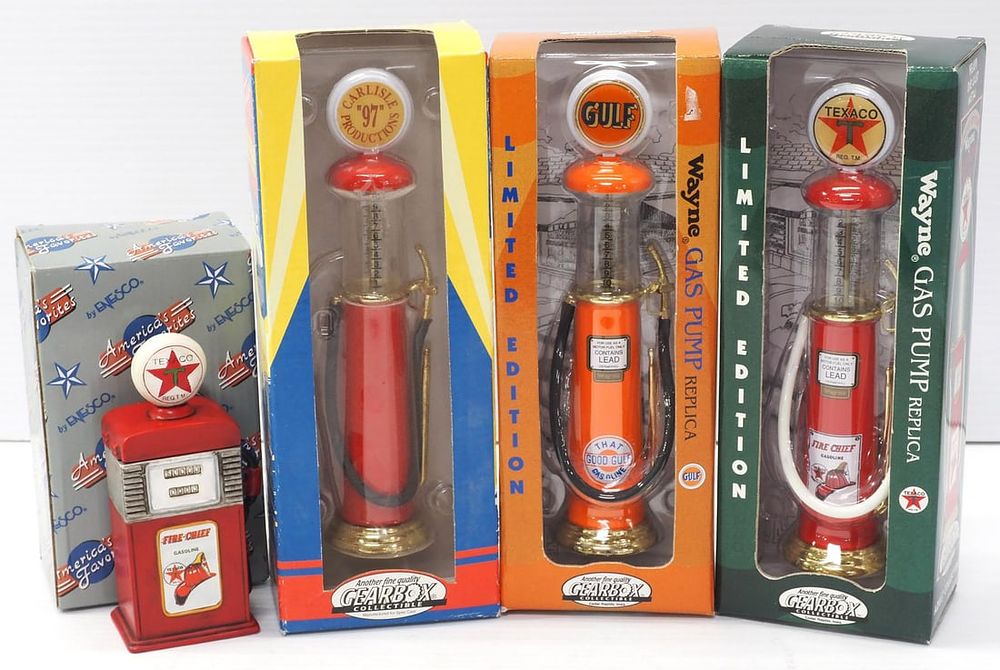 Lot 424: (4) Gas Pumps in original box