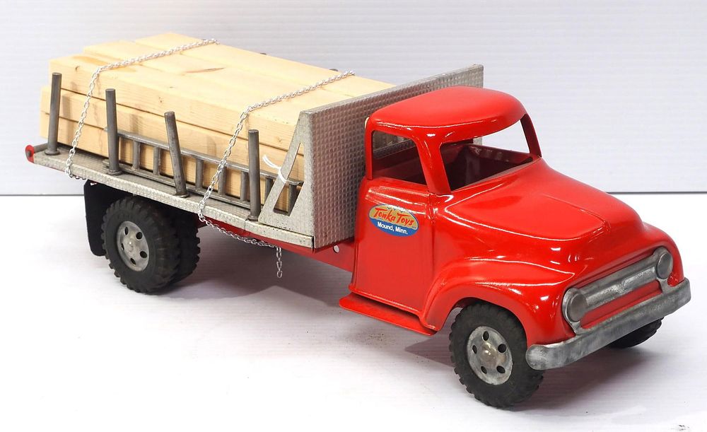 Lot 447: Tonka Lumber Truck