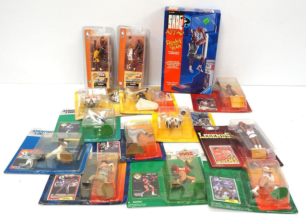 Lot 13: (14) Mixed sports figures in original packing