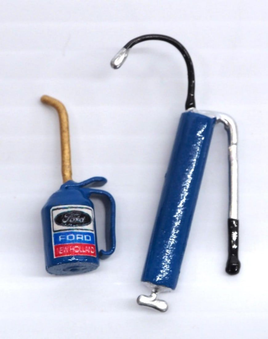 Lot 19: Custom Ford grease gun and oil can