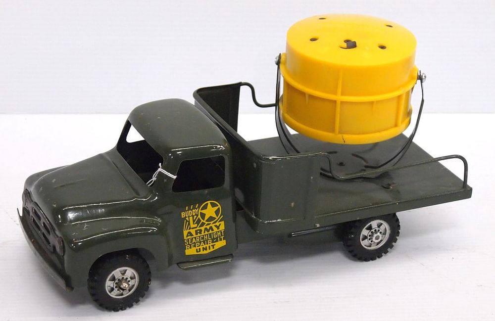 Lot 43: Buddy L Army Search Light truck