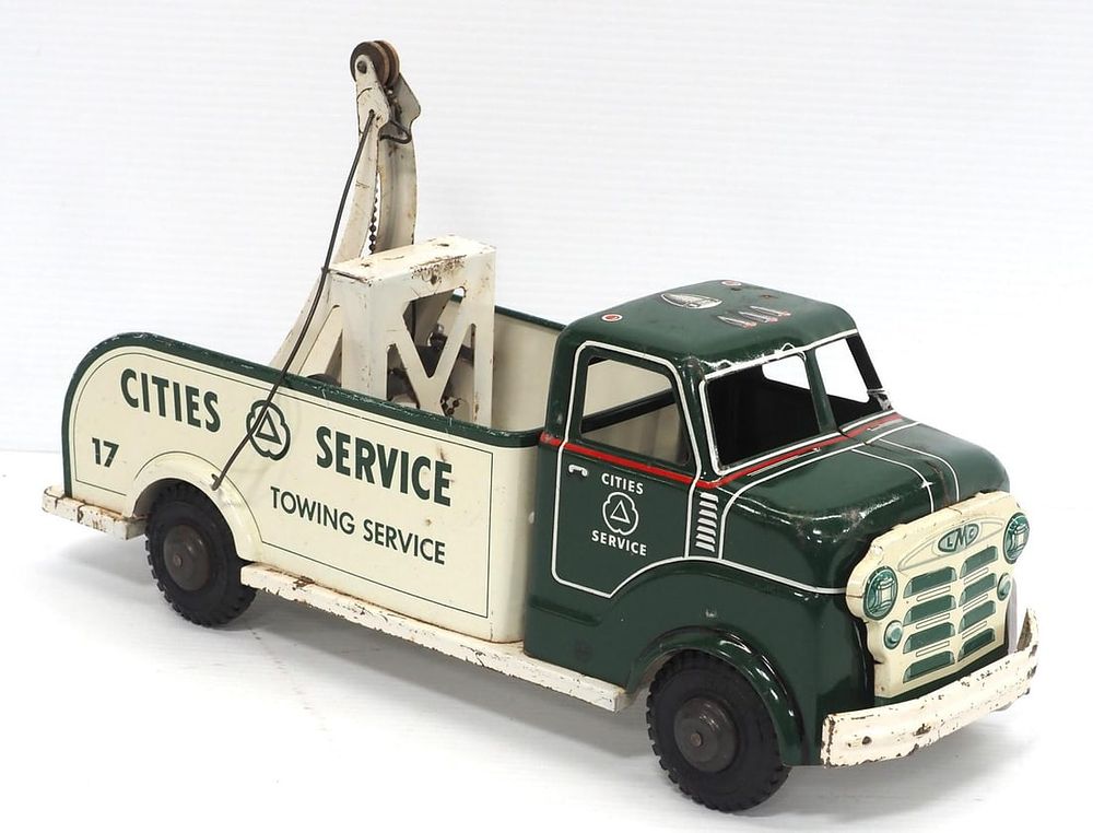 Lot 211: Marx Cities Service wrecker