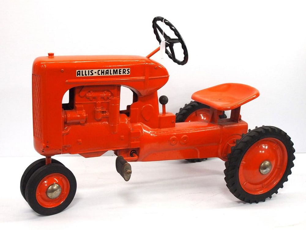 Lot 224: Eska Allis Chalmers CA pedal tractor