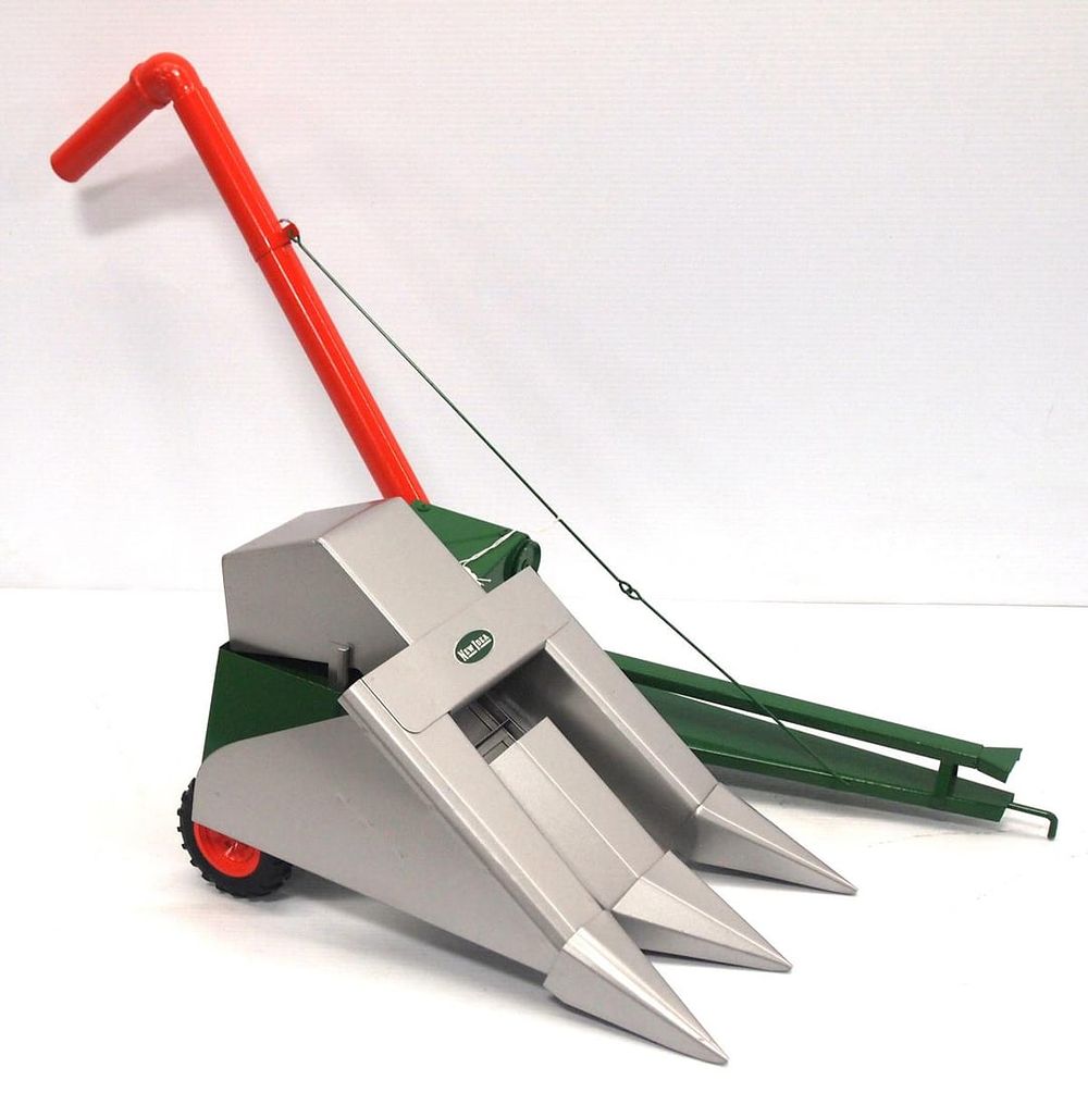 Lot 227: New Idea 2-row corn picker