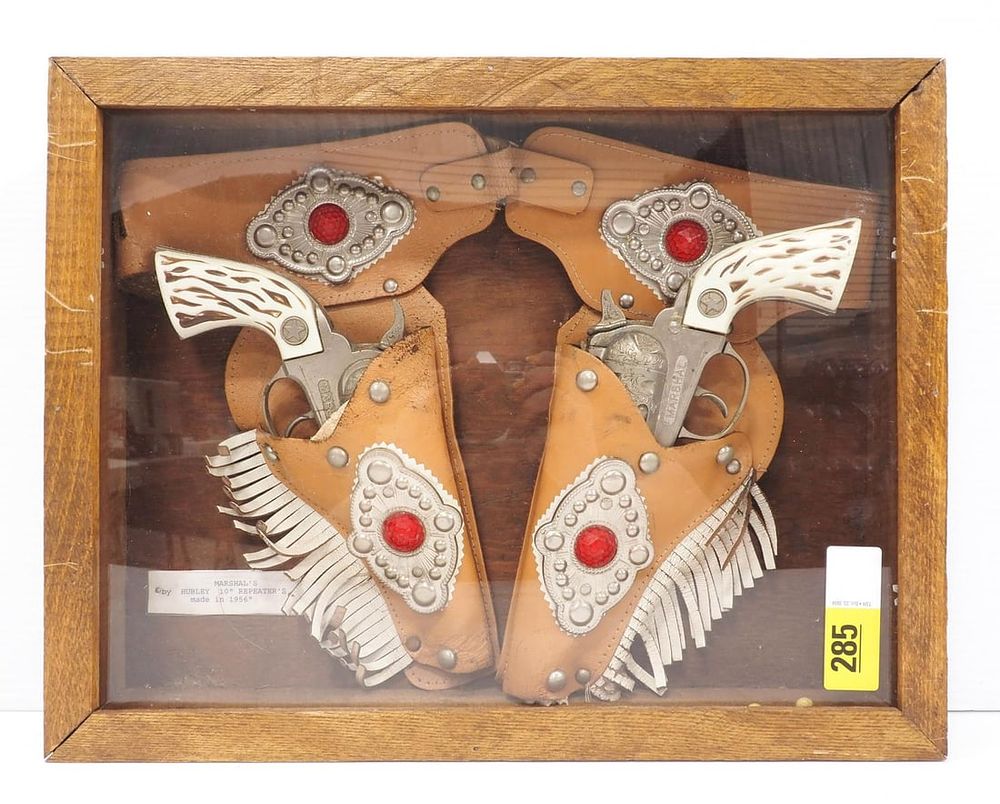 Lot 285: Hubley Marshal 1956 Cap Pistol set