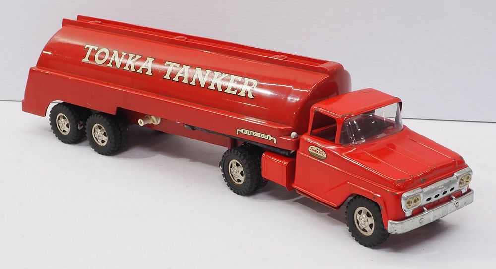 Lot 295: Tonka Tanker truck and trailer