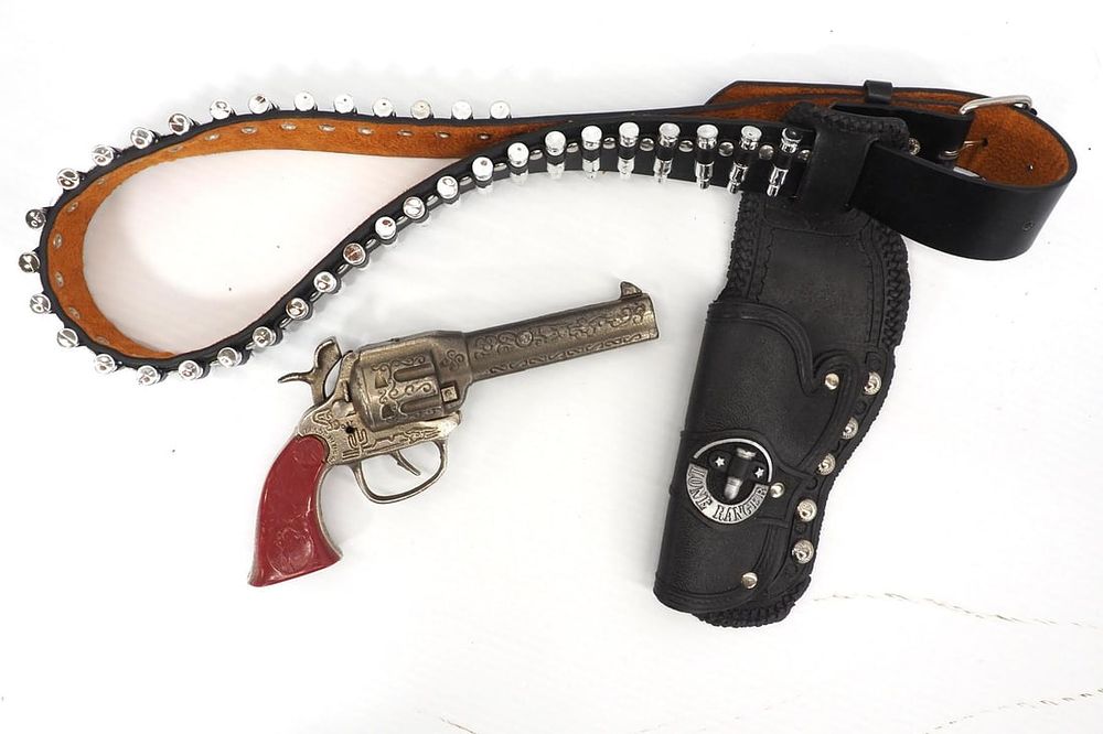 Lot 321: Lone Ranger holster set with gun