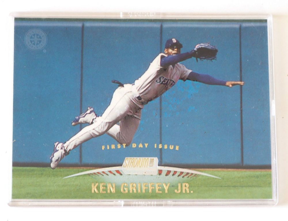 Lot 24: 1999 Topps Stadium Club Ken Griffey Jr Card