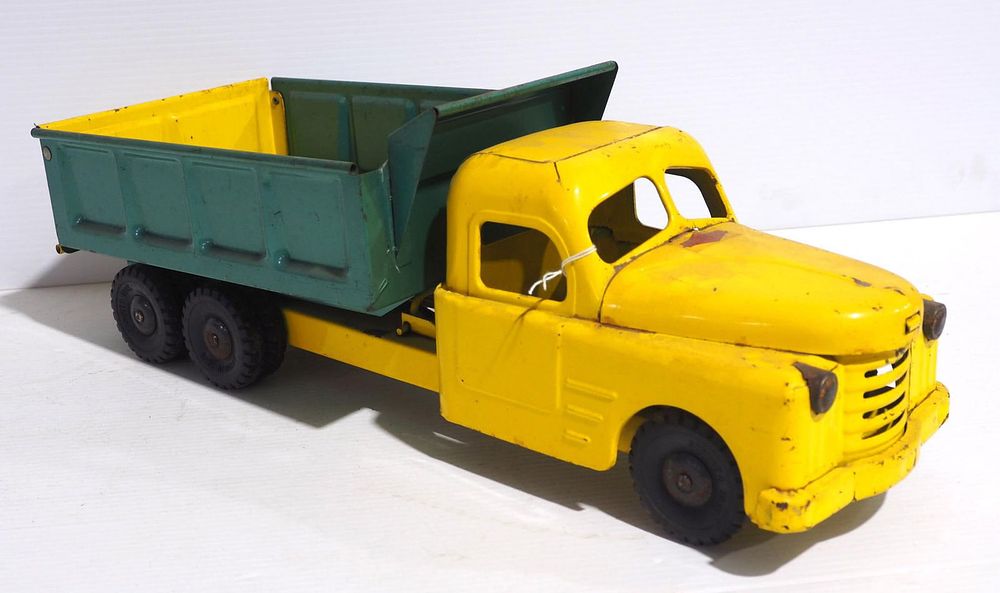 Lot 22: Structo hydraulic  dump truck